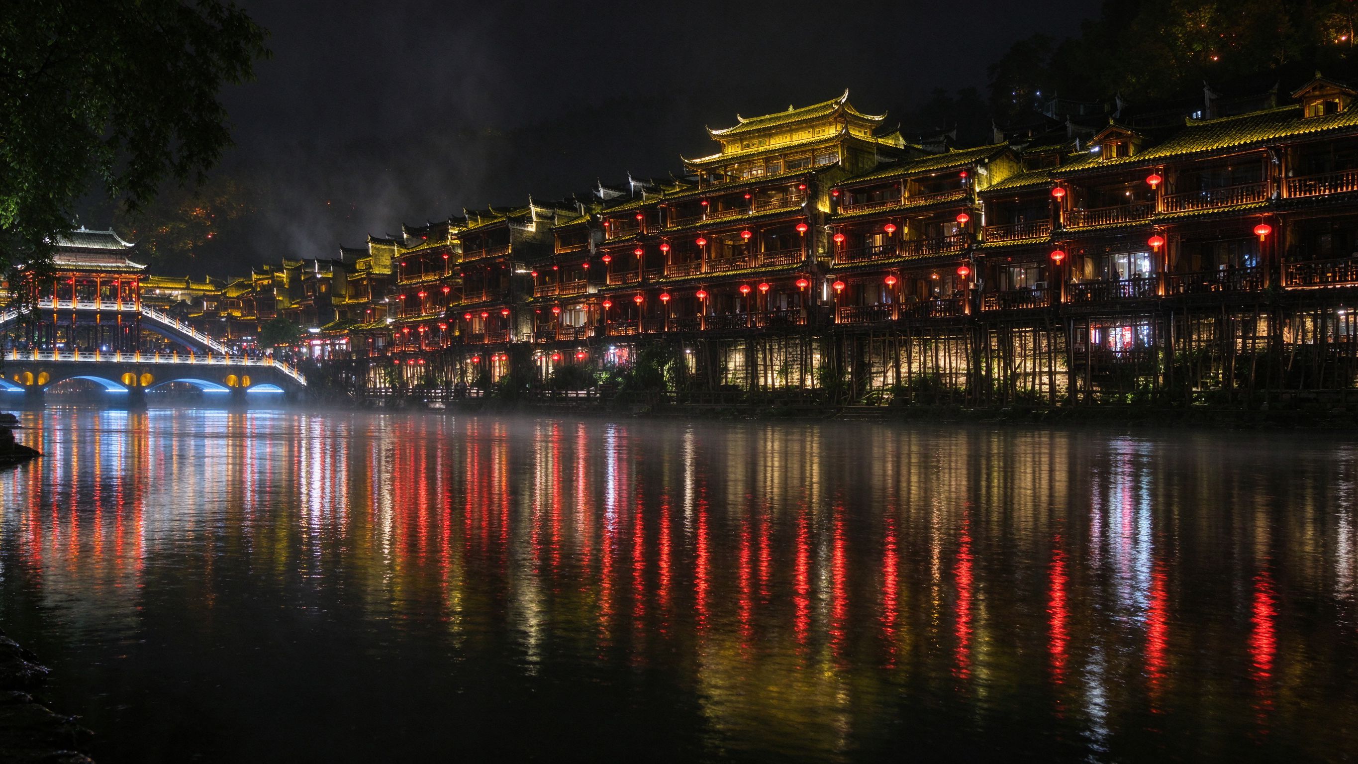 凤凰古城夜景攻略：最美夜景拍摄指南